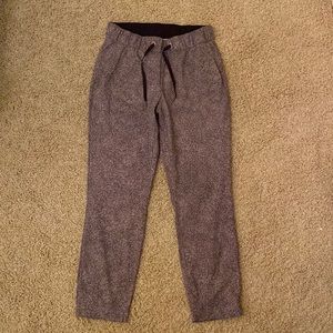 LULULEMON On The Fly Pant, Black/White Speckled, 4